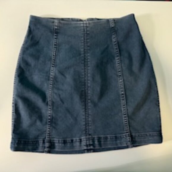 Women's Free People Mini Jean Skirt Size 6 - Picture 1 of 7